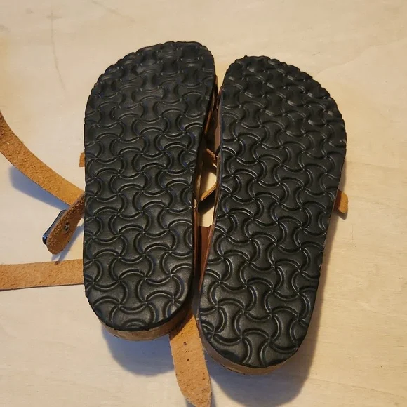 NWOT Outwoods | Sandal - 8 - Picture 3 of 3